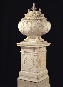 Hautausuurna, jossa on Francois I:n (1494-1547) sydän 1556 (marmori)